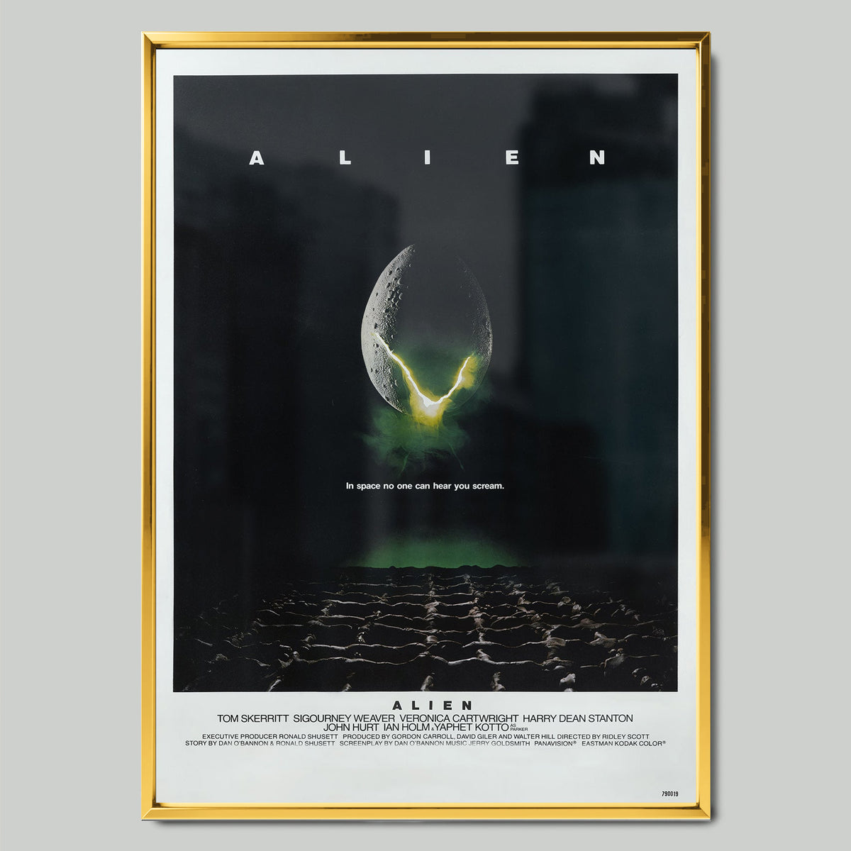Alien (1979) филмов постер със златиста рамка
