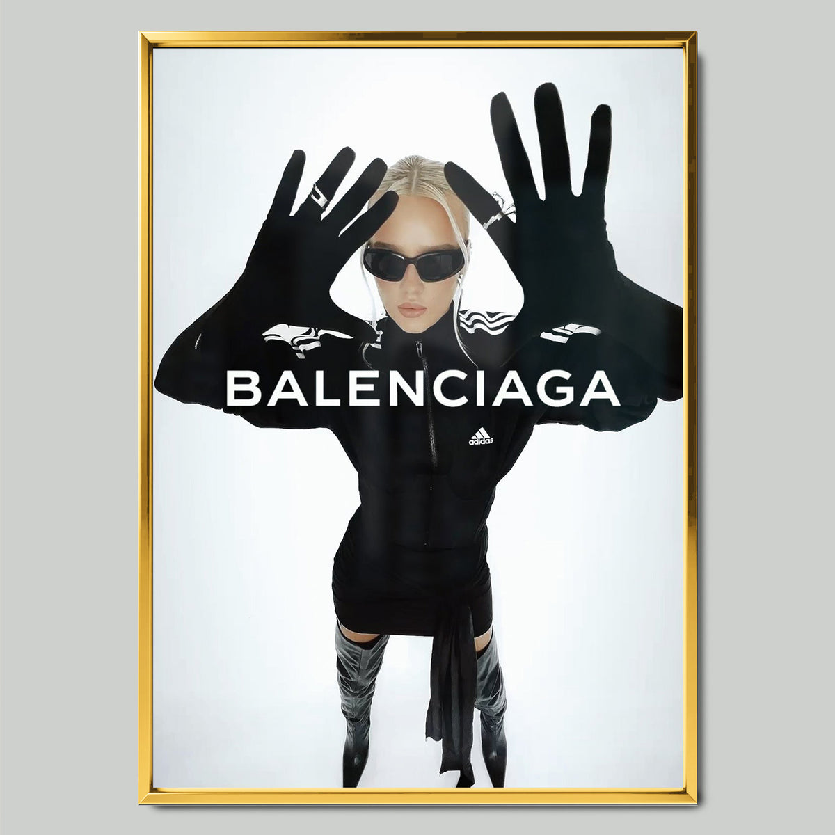 Balenciaga Berlin арт постер със златиста рамка