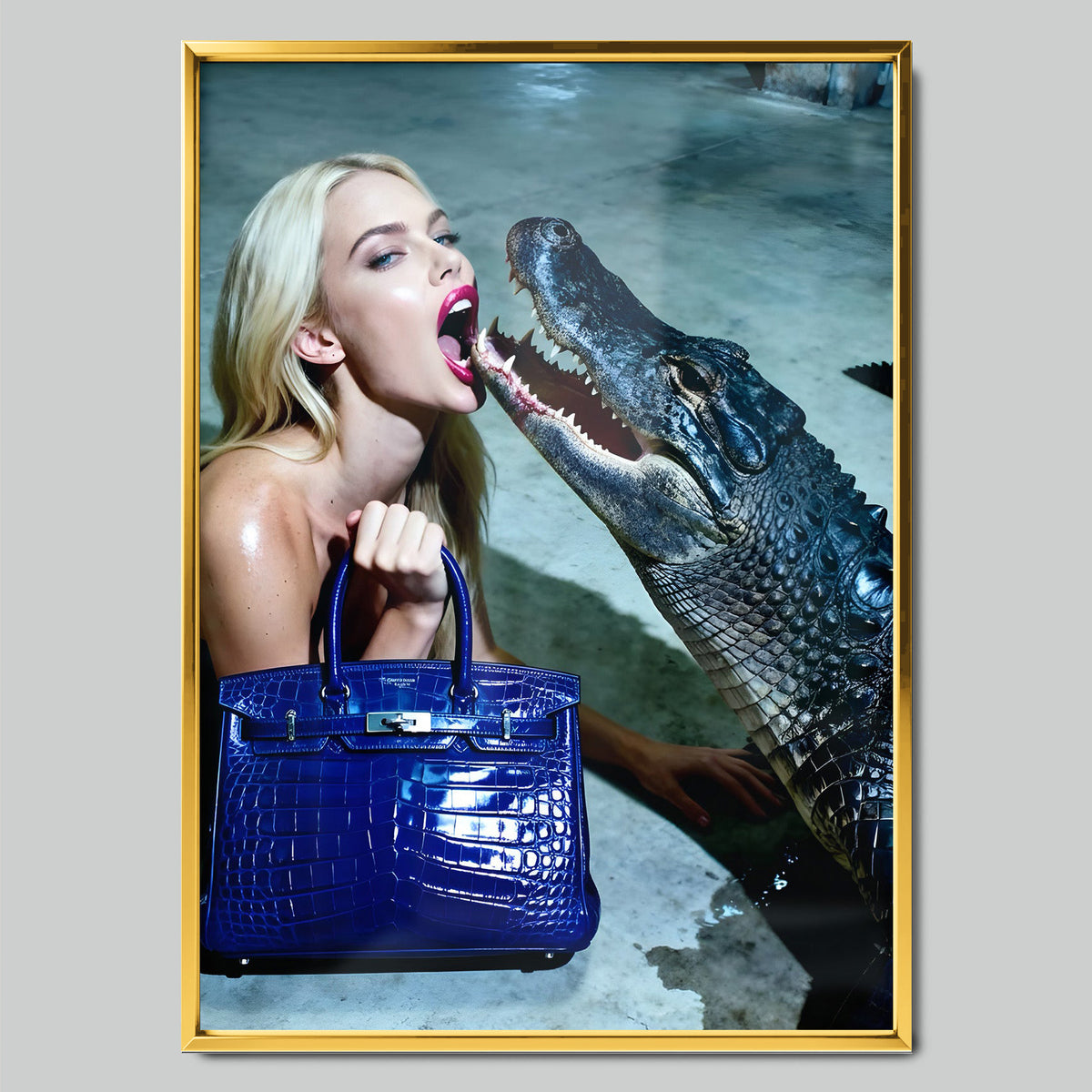 Birkin Bite арт постер със златиста рамка