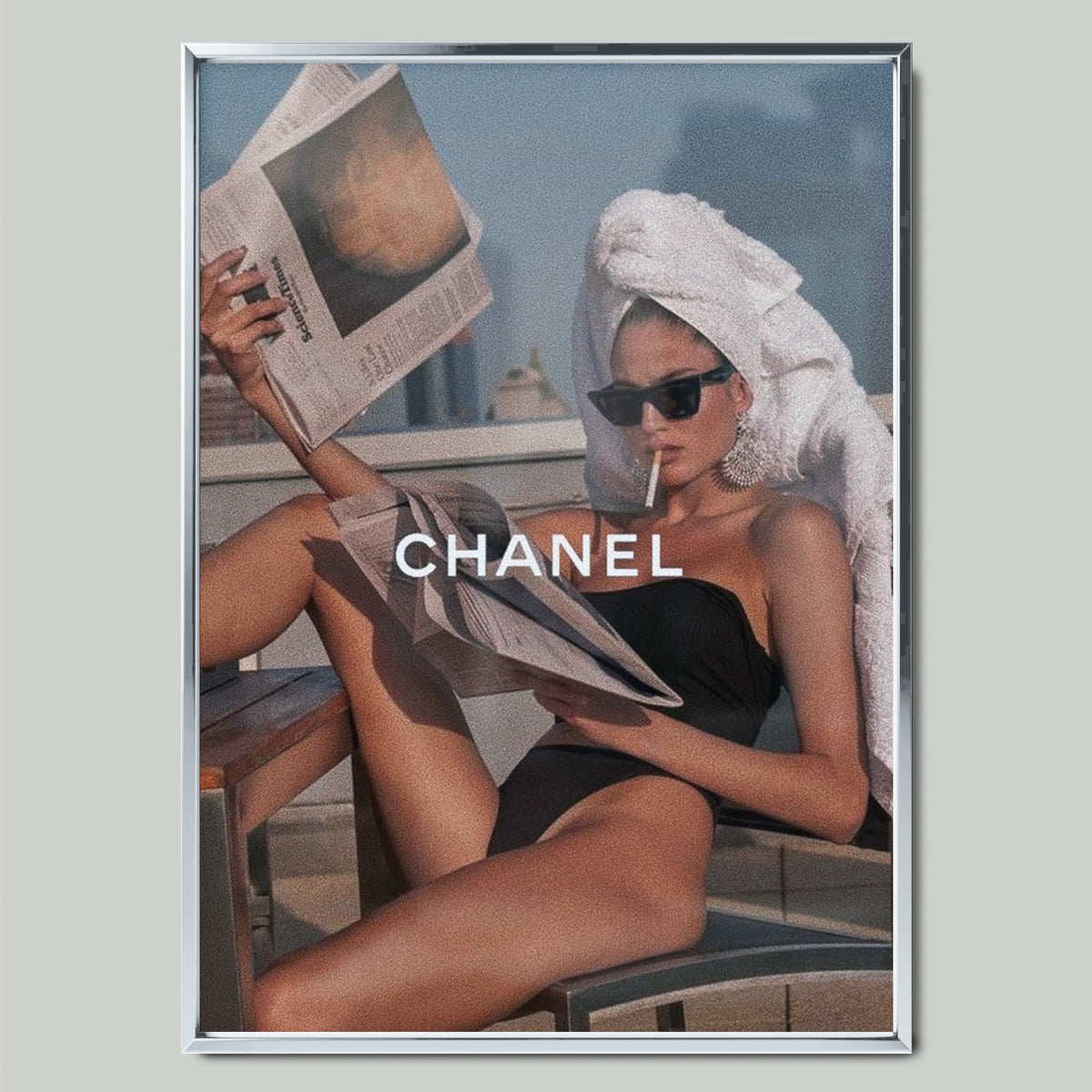 Chanel Girl арт постер със сребриста рамка