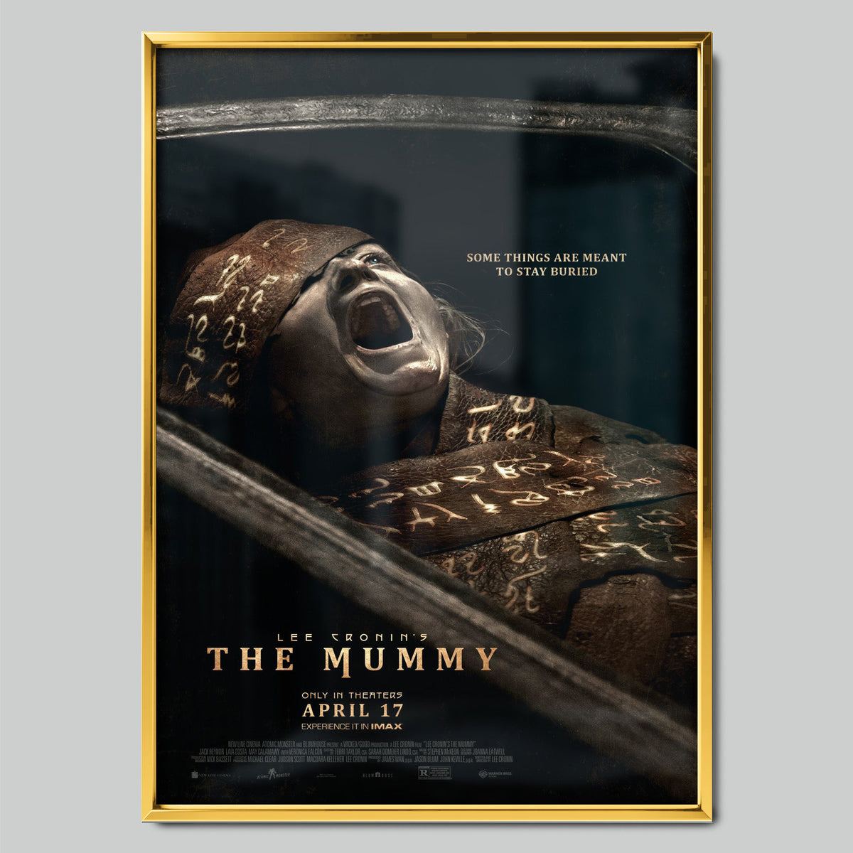 Lee Cronin's The Mummy филмов постер със златиста рамка