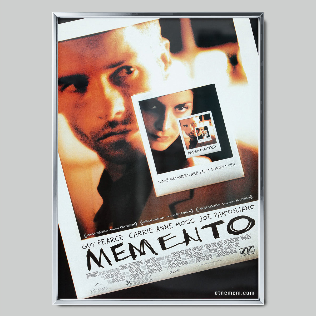 Memento филмов постер със сребриста рамка