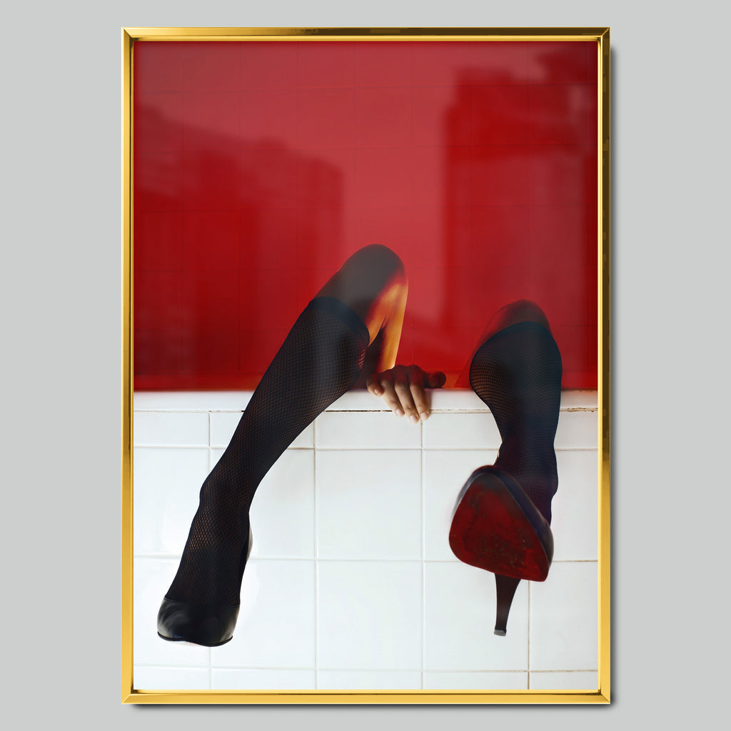 Red Soles арт постер със златиста рамка