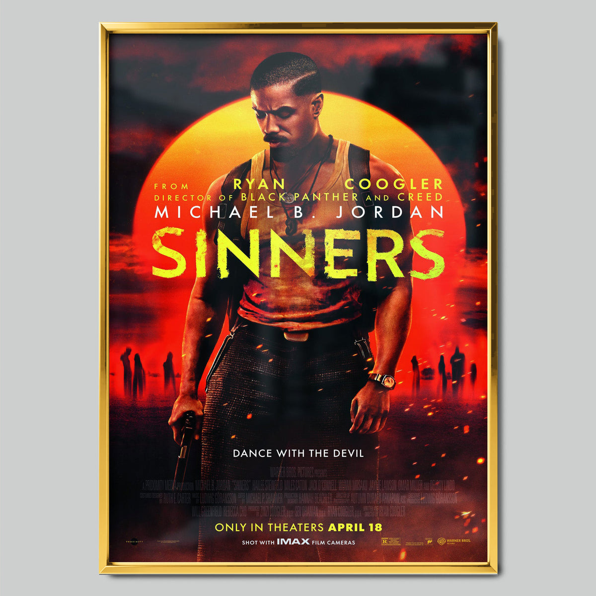 Sinners 2025 филмов постер със златиста рамка