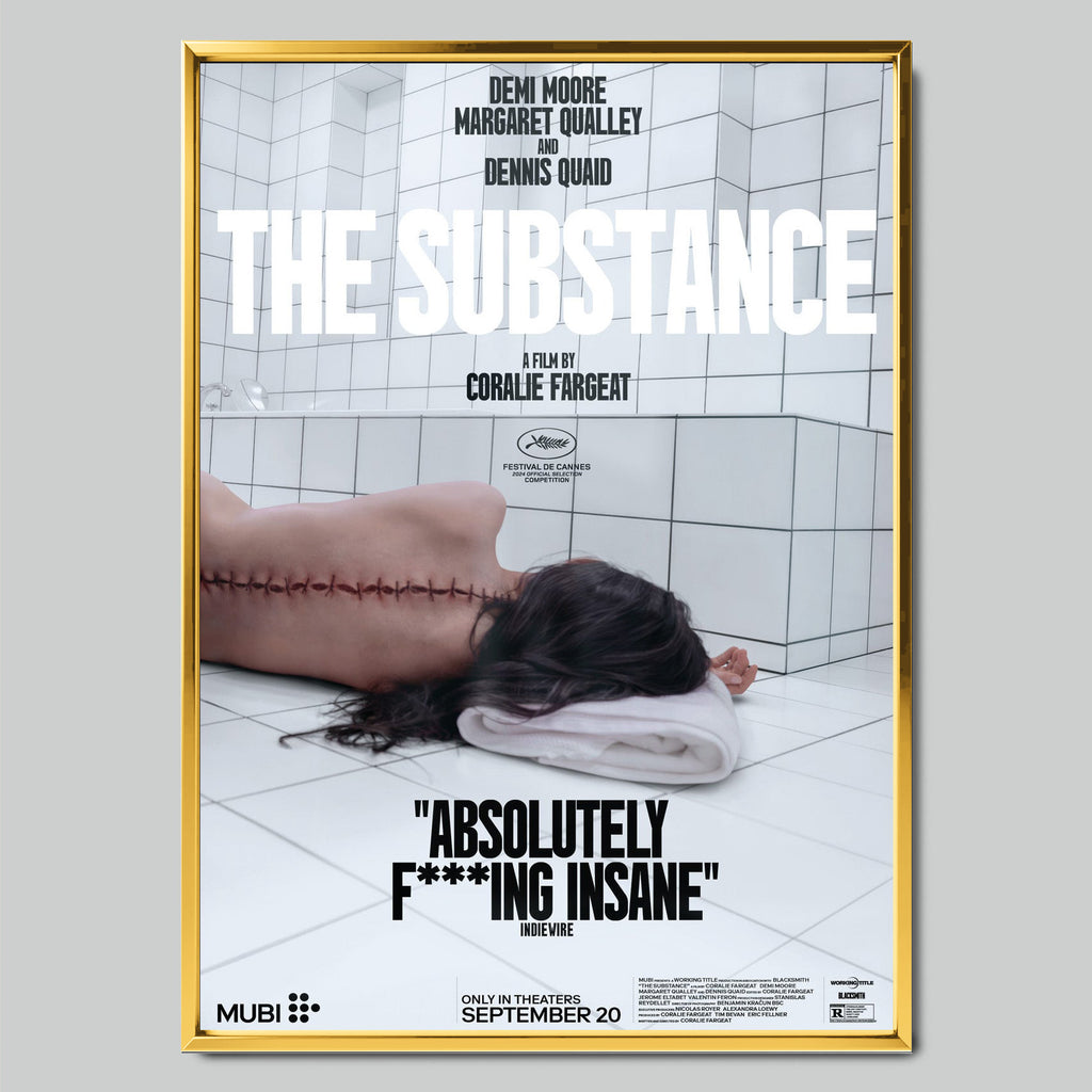 The Substance филмов постер със златиста рамка